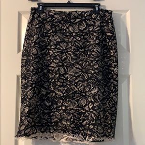 Double lace knit skirt with cotton lining